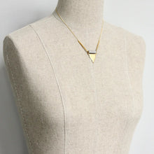 Load image into Gallery viewer, Small Pendant and Chain Necklace - Gold