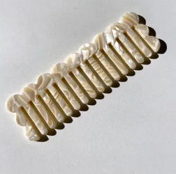 Scalloped Hair Comb