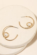 Load image into Gallery viewer, Wire Pearl Hoop Earring - More Colors