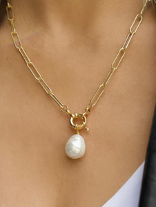 Shell Out Necklace - Gold